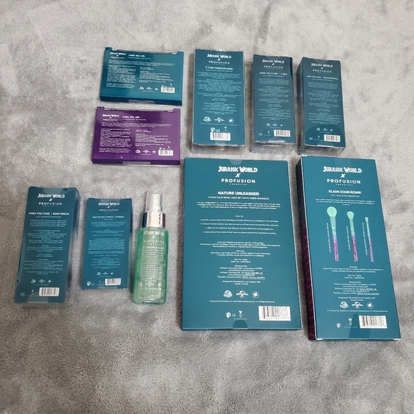 10-Piece Jurassic World X Profusion Makeup Set *Limited Edition* - Picture 6 of 7